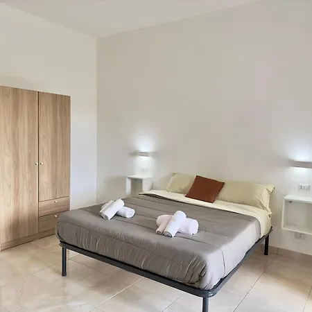 Holiday home 110 Mq Piano Terra- Parcheggio Privato-giardino