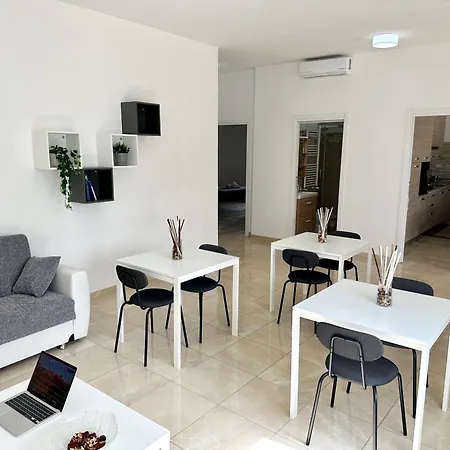 Holiday home 110 Mq Piano Terra- Parcheggio Privato-giardino *