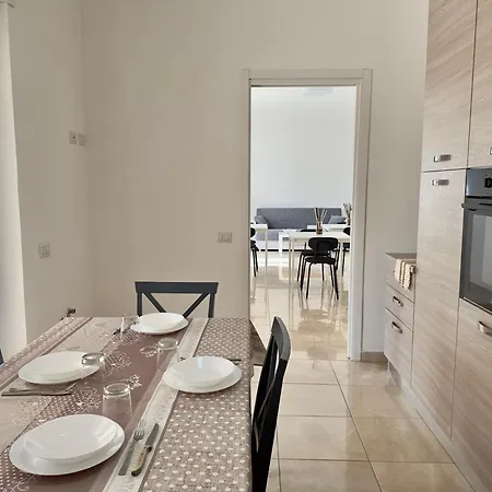 110 Mq Piano Terra- Parcheggio Privato-giardino Holiday home *