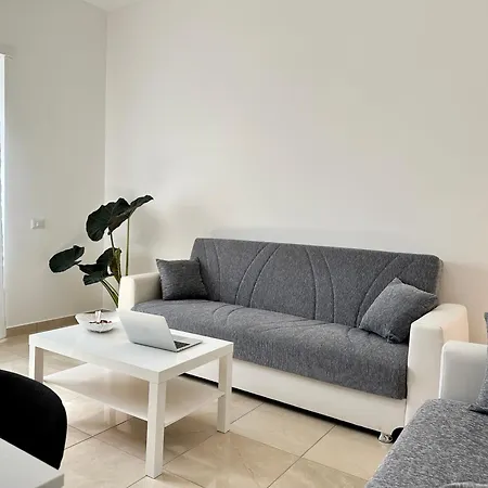 110 Mq Piano Terra- Parcheggio Privato-giardino Holiday home *